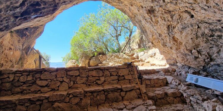 La Cova de l’Or, un importante yacimiento del Neolítico que acogió ceremonias y ritos