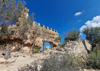 El Castell de Villalonga, las olvidadas ruinas de un importante castillo valenciano de época islámica