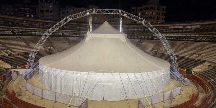 La magia del circo vuelve a la plaza de Toros de Valencia con «Aqualia», un gran mundo acuático