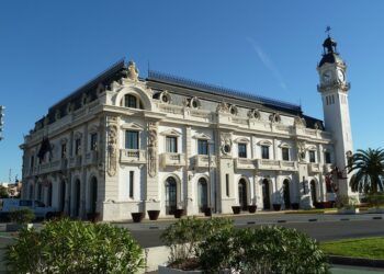 Gran exposición gratuita en el Edificio del Reloj con imágenes históricas del puerto de Valencia