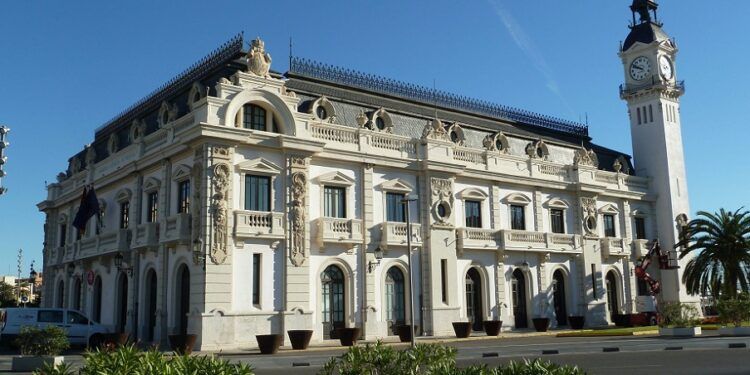 Gran exposición gratuita en el Edificio del Reloj con imágenes históricas del puerto de Valencia