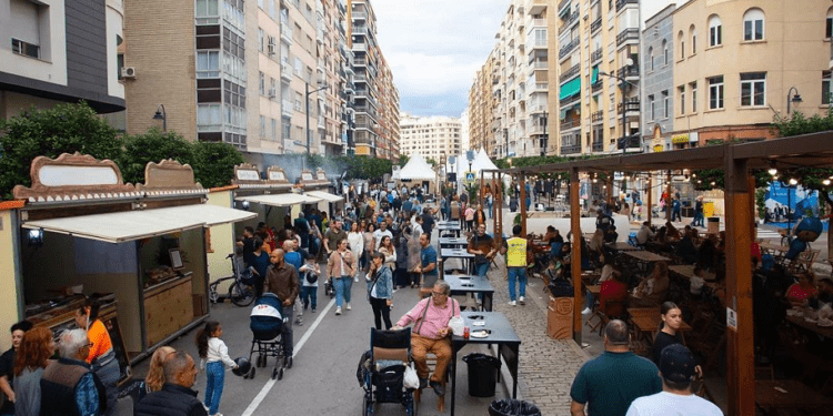 Fira Alzira Oberta 2024 llega con 90 expositores, zona de tapas, música, actividades y automoción