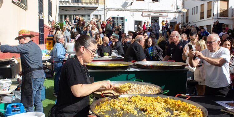 Llombai presenta la segunda edición de su feria gastronómica dedicada al arroz, el kaki y la naranja