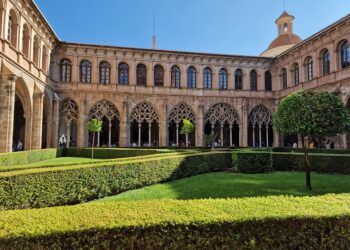 Jornada de puertas abiertas en la antigua Capitanía General de Valencia por la Fiesta Nacional