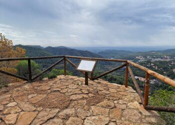 El Mirador del Vizcaíno, un balcón con espectaculares vistas a la Calderona y al pueblo de Serra
