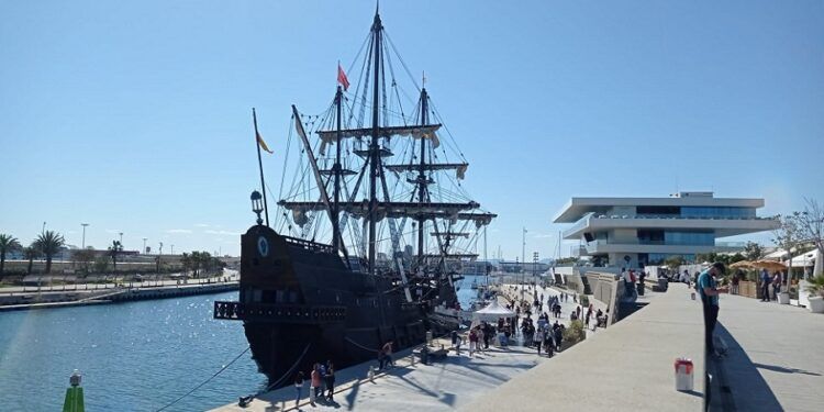 Vuelve a Valencia la Nao Victoria, una réplica del navío que realizó la primera vuelta al mundo