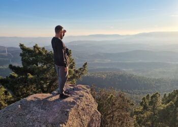 El Alto de Pina, un espectacular mirador natural con ermita y área recreativa a 1.405 metros