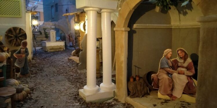 Altura prepara la Navidad con su gran belén a tamaño real y una gran exposición de Playmobil