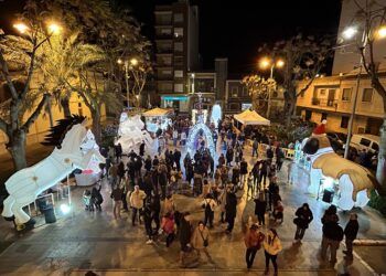 La Pobla de Farnals da la bienvenida a la Navidad con su tradicional Cabalgata Iluminada