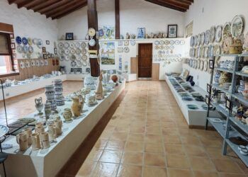 Cerámica Maestre, el único taller de la provincia de Alicante que se dedica a la cerámica vidriada