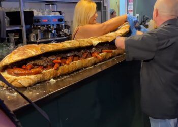Así es el restaurante de Valencia donde las raciones (almuerzo, comida y cena) son a lo grande