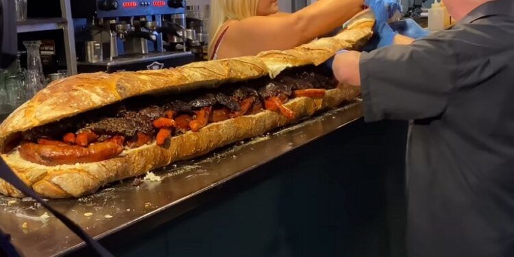 Así es el restaurante de Valencia donde las raciones (almuerzo, comida y cena) son a lo grande