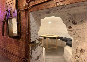 Así es el original gastrobar de Valencia donde comer en el interior de un antiguo horno tradicional