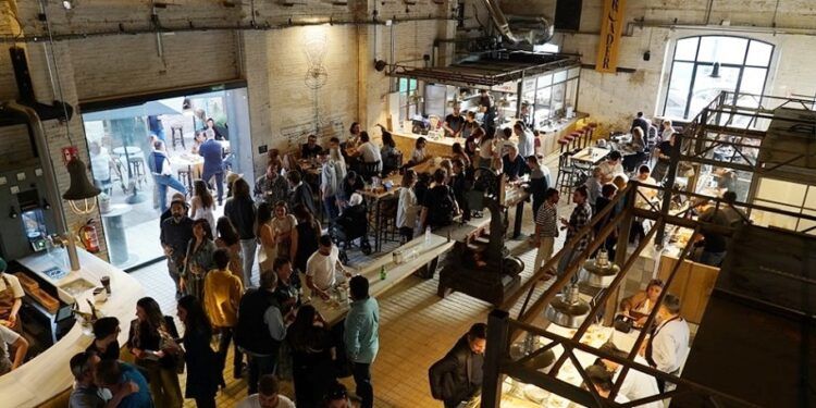 Las bodegas de la Toscana valenciana llegan a la ciudad de Valencia con catas y feria del vino
