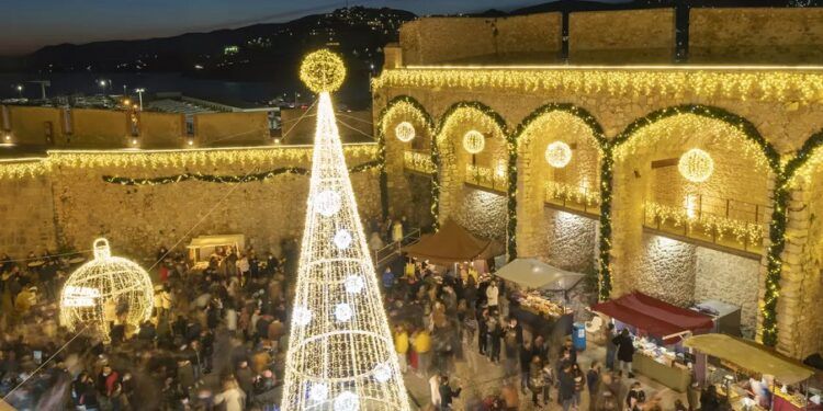 Peñíscola arranca su Navidad con un gran alumbrado, un mercado y un homenaje a Valencia