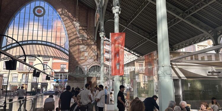 El Mercado de Colón acoge una nueva edición de Vintage Colón con artesanía y antigüedades