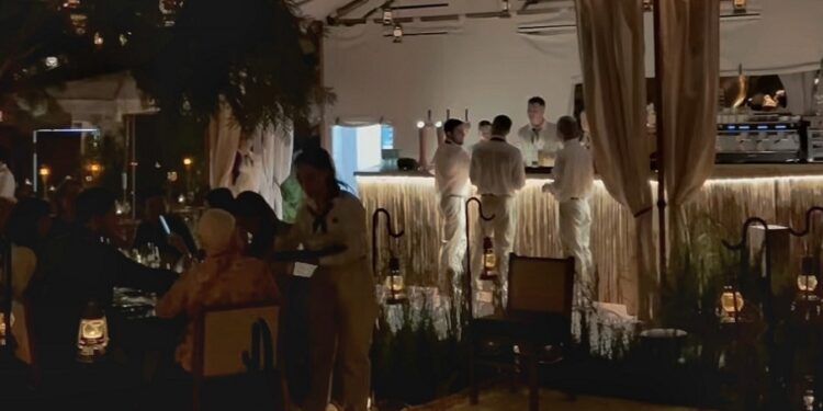 Así es Tanzania, el nuevo restaurante de Voltereta que reproduce un campamento en la sabana