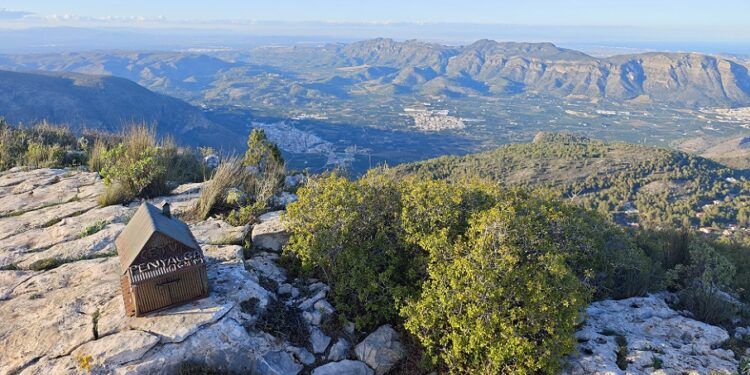 La ruta más bonita del Massís del Mondúver, un recorrido circular de menos de 7 km en la Safor