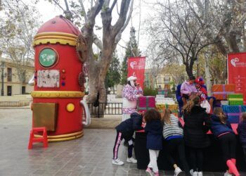 El Paje y el Buzón Real recorren los barrios y pedanías de la ciudad de Valencia esta Navidad