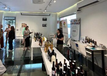 Mostra solidaria y ecológica de productos de la Comunitat Valenciana en el centro de Valencia