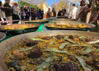 Paella Valenciana de Navidad, una paella con pelotas típica de Castellón en fechas navideñas