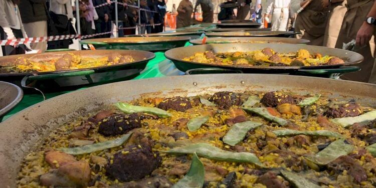 Paella Valenciana de Navidad, una paella con pelotas típica de Castellón en fechas navideñas