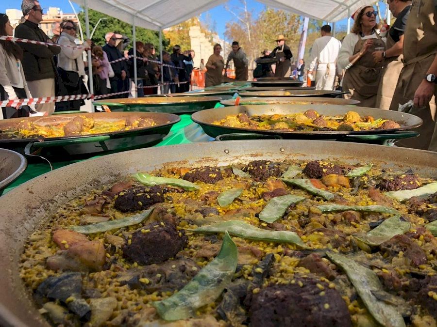 Paella Valenciana de Navidad, una paella con pelotas típica de Castellón en fechas navideñas