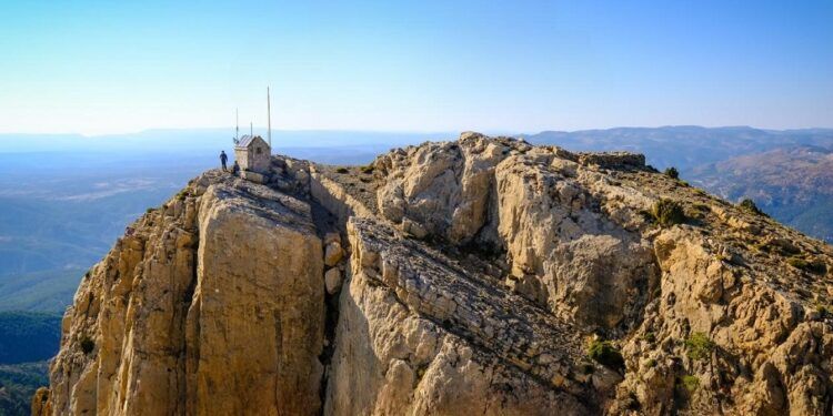 Penyagolosa, a ras de cel: encantos y experiencias en torno a la montaña más alta de Castellón