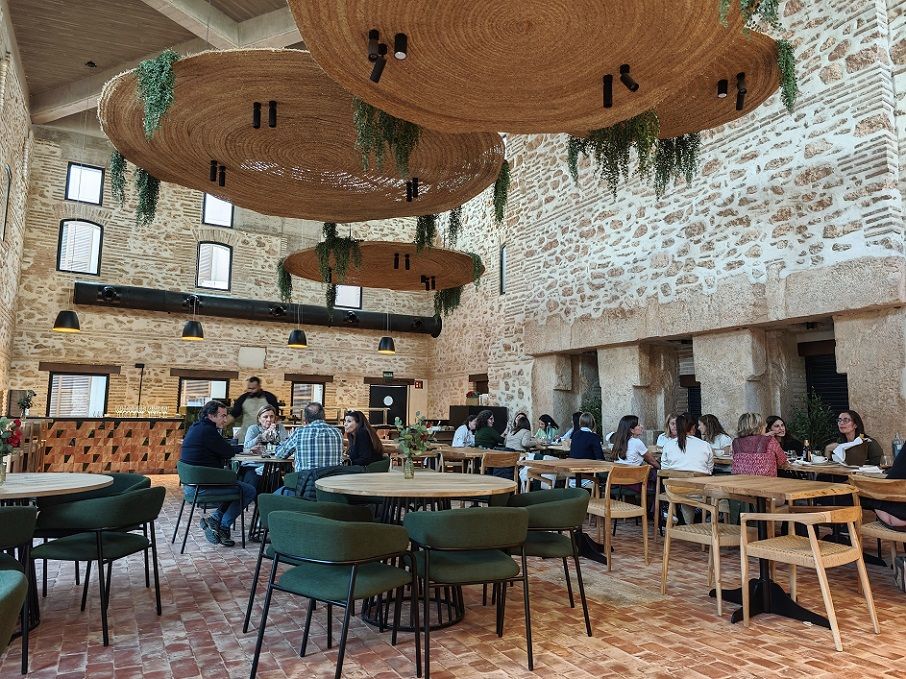 Tradere, un rincón moncadense recuperado como hotel, restaurante y residencia de estudiantes