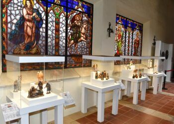 Exposición de belenes en el interior de la Iglesia de la antigua Capitanía General de Valencia
