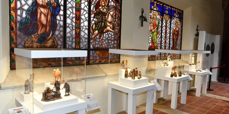 Exposición de belenes en el interior de la Iglesia de la antigua Capitanía General de Valencia