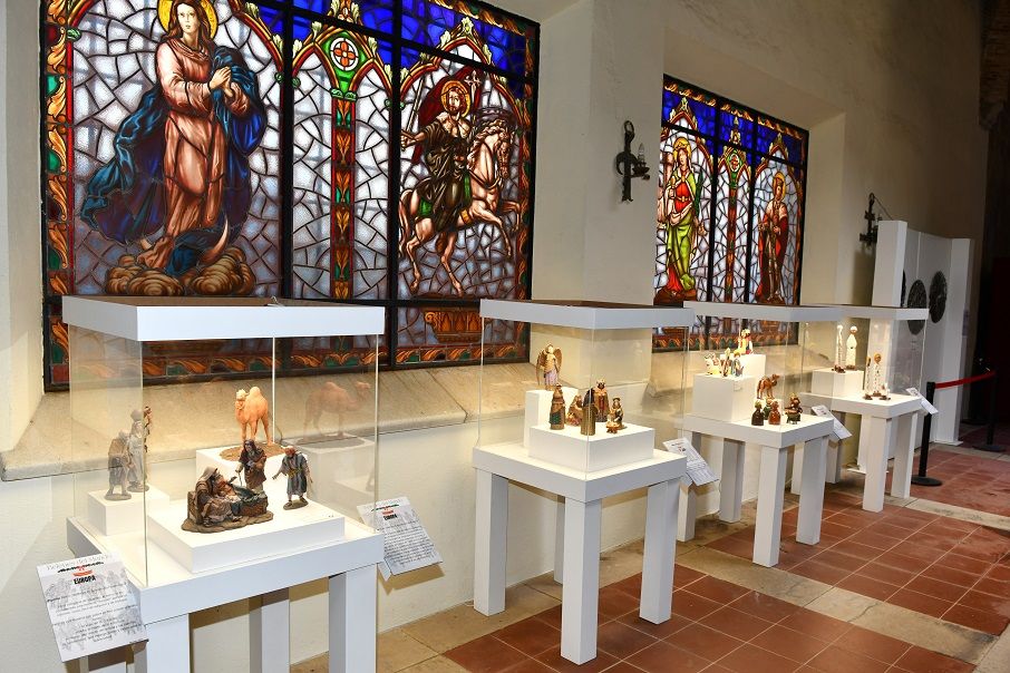 Exposición de belenes en el interior de la Iglesia de la antigua Capitanía General de Valencia