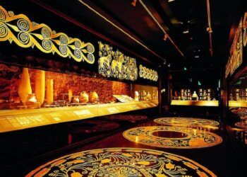 Las culturas del Mediterráneo se exhiben en el MARQ en una exposición con más de 600 piezas