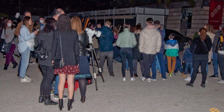 Nueva observación astronómica gratuita en los Jardines de Viveros de Valencia