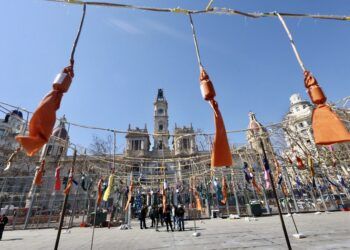 Valencia trasladará las mascletaes de la plaza del Ayuntamiento al río por una nueva ley europea