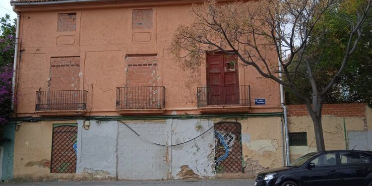 El Ayuntamiento de Valencia anuncia que rehabilitará la Alquería del Tenis, abandonada durante décadas