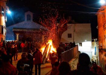 Cuentos y leyendas a la luz de las hogueras con la gran fiesta mágica del Cuentantón 2025