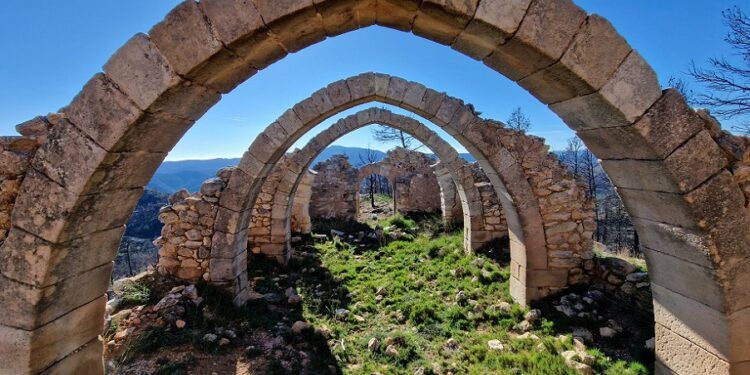 La Ermita de San Cristóbal, los restos de un templo realizado en un lugar telúrico lleno de energía