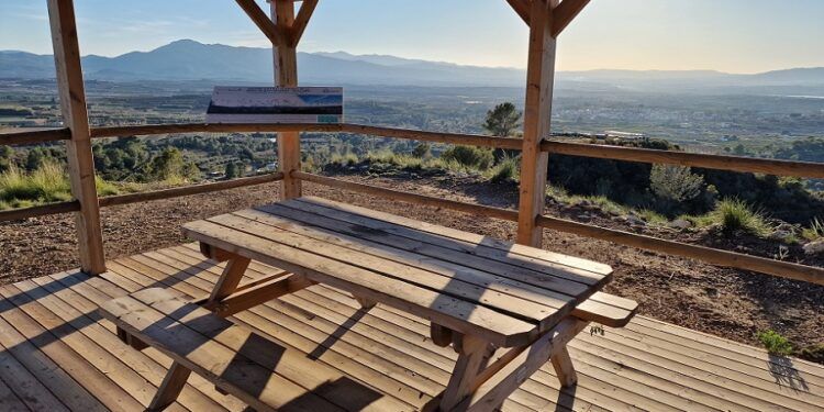 El Mirador del Tossalet de l’Àliga, un rincón de la Serra de Quatretonda con privilegiadas vistas