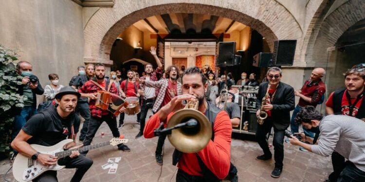 Regresa el gran Festival MUV! para llenar de música, arte y actividades el Cabanyal-Canyamelar