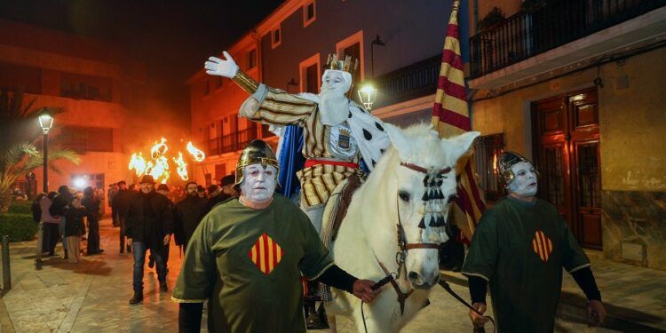 Por Sant Antoni Abat el Rei Pàixaro, una fiesta única en la Comunitat Valenciana