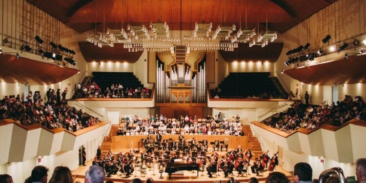 Gran concierto gratuito en el Palau de la Música por el 30 aniversario de la orquesta del Conservatorio