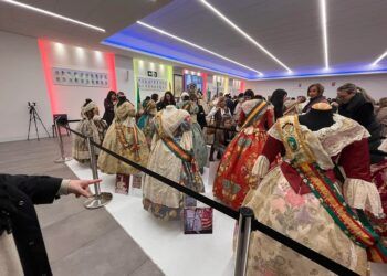 Gran exposición de indumentaria valenciana este fin de semana con 61 trajes de Falleras Mayores