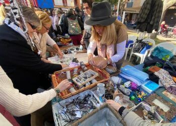 Gran mercadillo solidario con los objetos perdidos del aeropuerto de Manises no reclamados