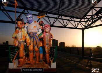 La Falla del Duc presenta un ninot para la exposición que homenajea a los voluntarios de la dana