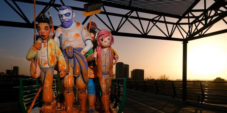 La Falla del Duc presenta un ninot para la exposición que homenajea a los voluntarios de la dana