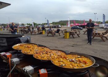 ¿Sabías que una empresa valenciana diseña y personaliza paellas de todas las formas y medidas?