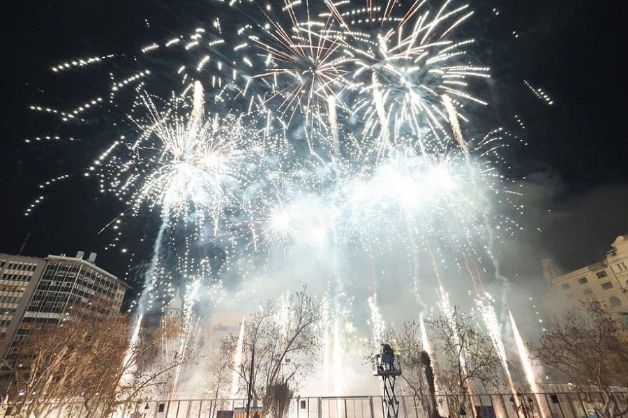 Más de 300 fuegos artificiales a la vez iluminarán Valencia en L’Alba de les Falles 2025