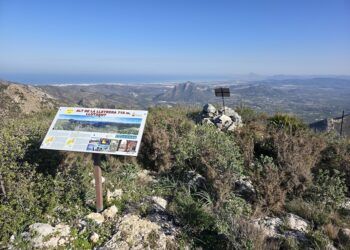 Así es la ruta del Surar que conduce a dos cimas que se ofrecen como miradores naturales