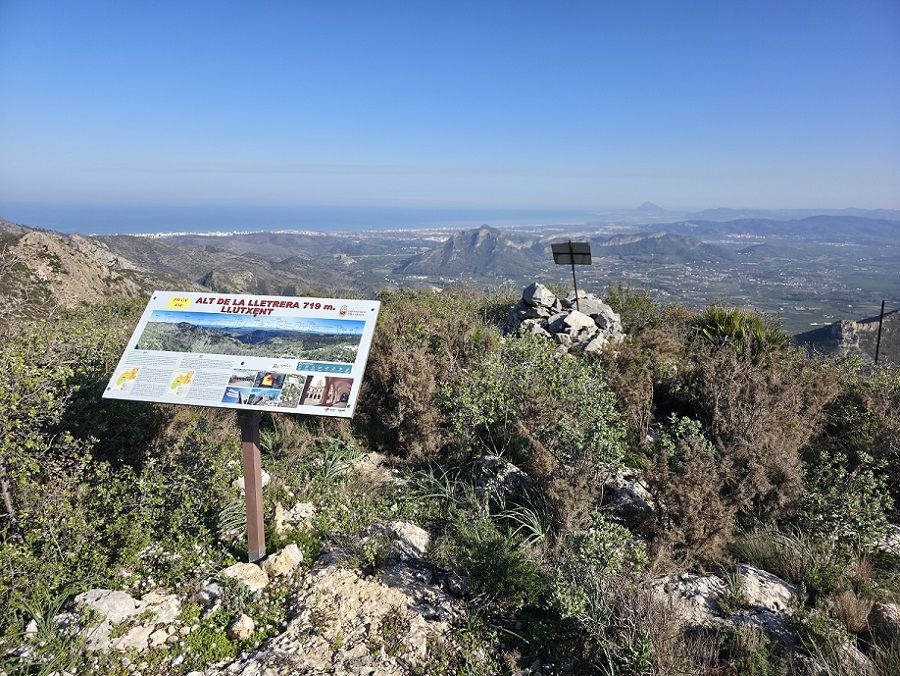 Así es la ruta del Surar que conduce a dos cimas que se ofrecen como miradores naturales